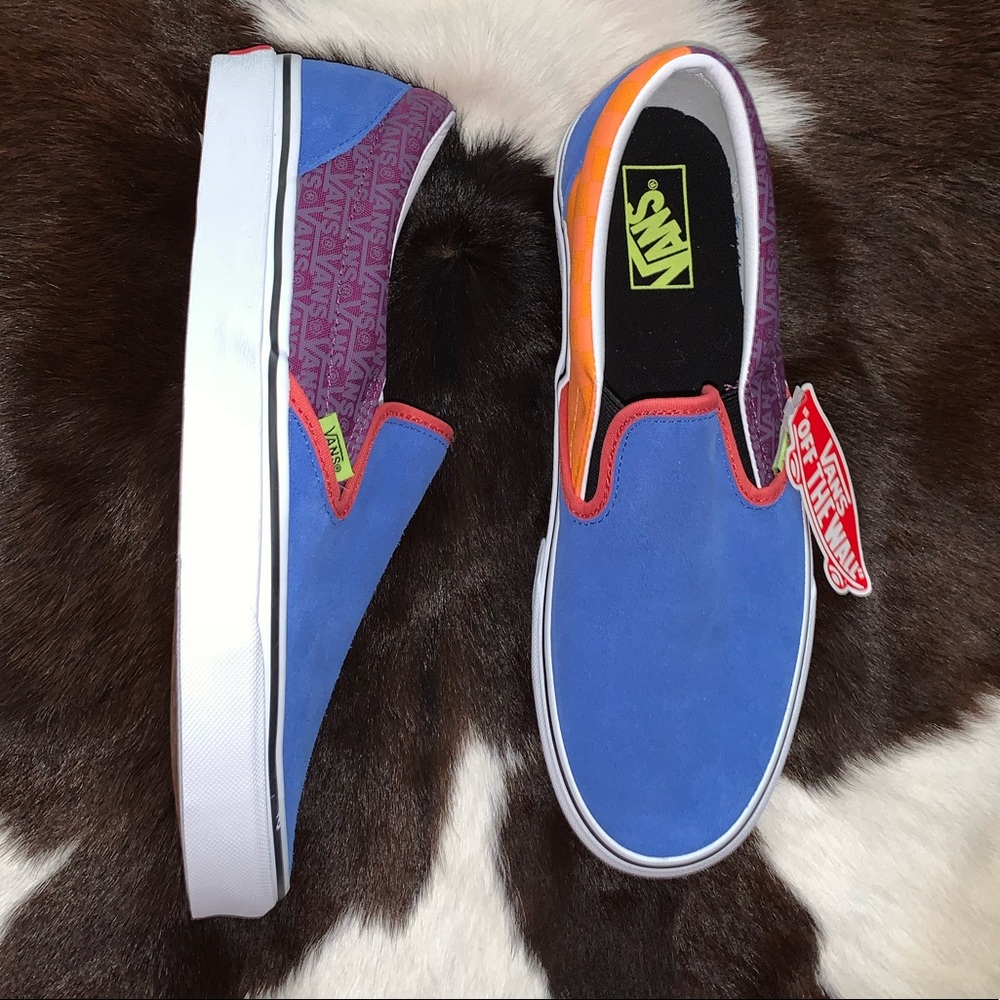CLASSIC SLIP-ON VANS - Picture 1 of 5